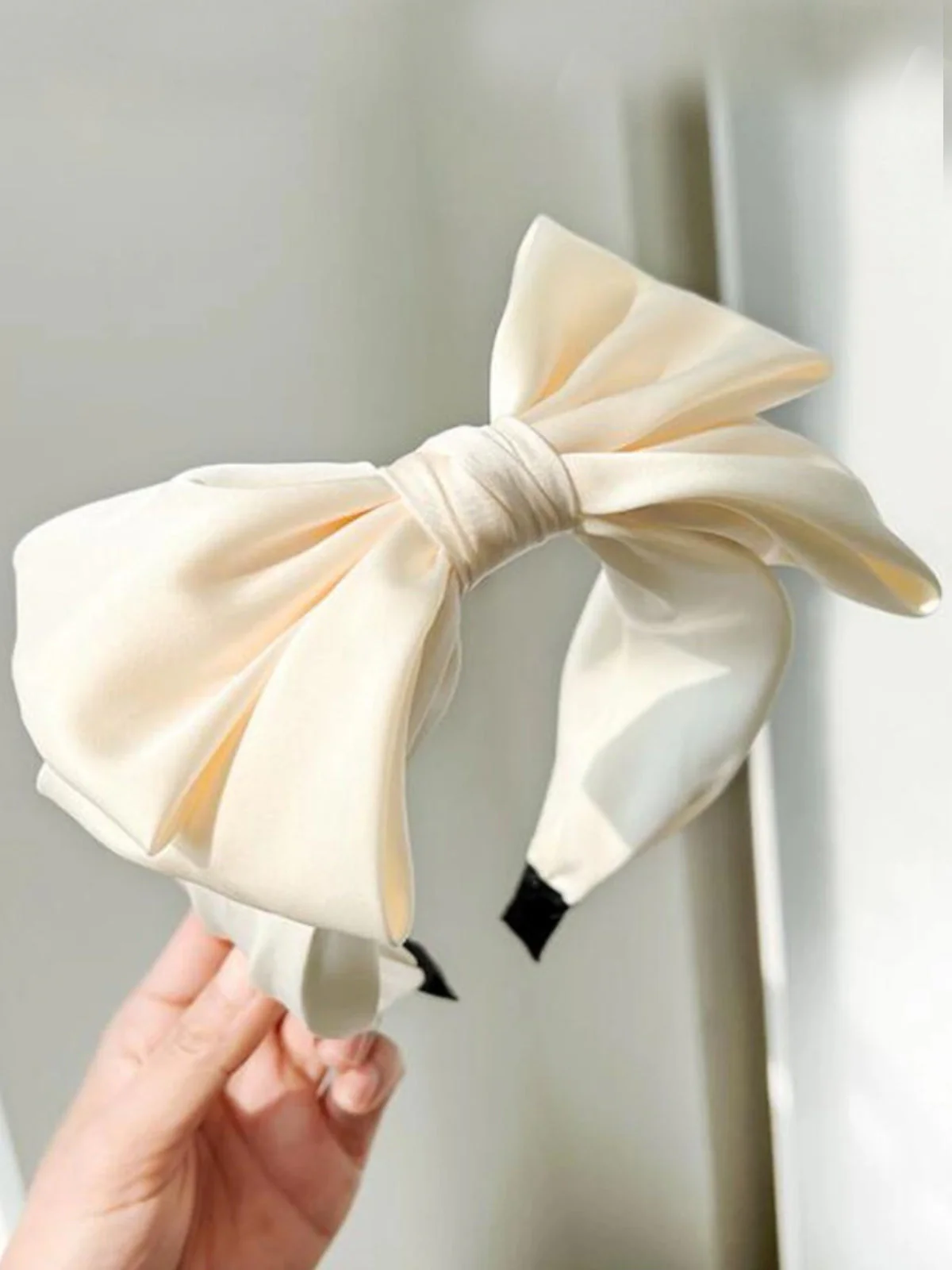 Plush Beauty Big Bow Velvet Headband - Image 2