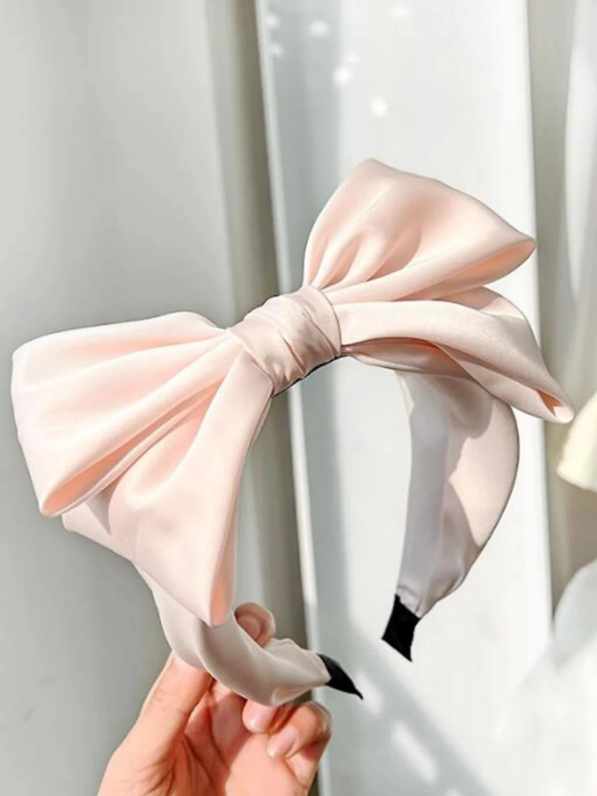 Plush Beauty Big Bow Velvet Headband - Image 4