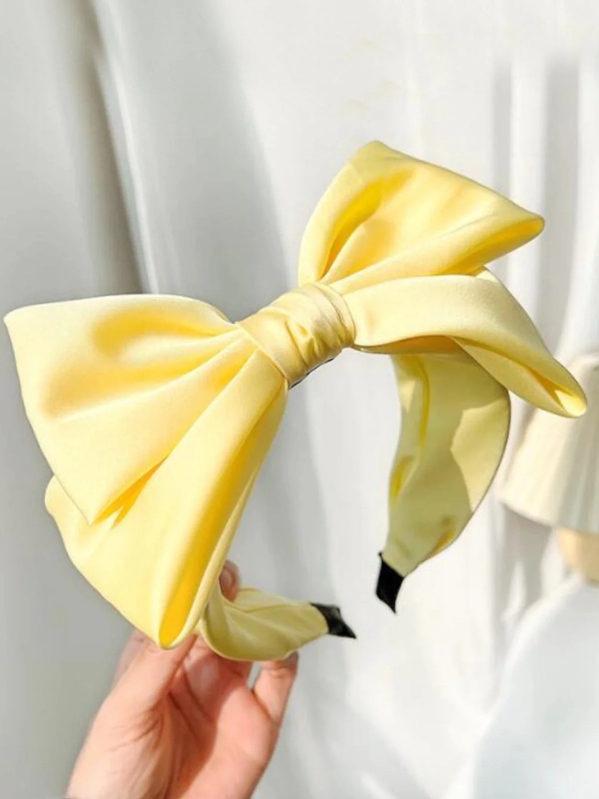 Plush Beauty Big Bow Velvet Headband - Image 6