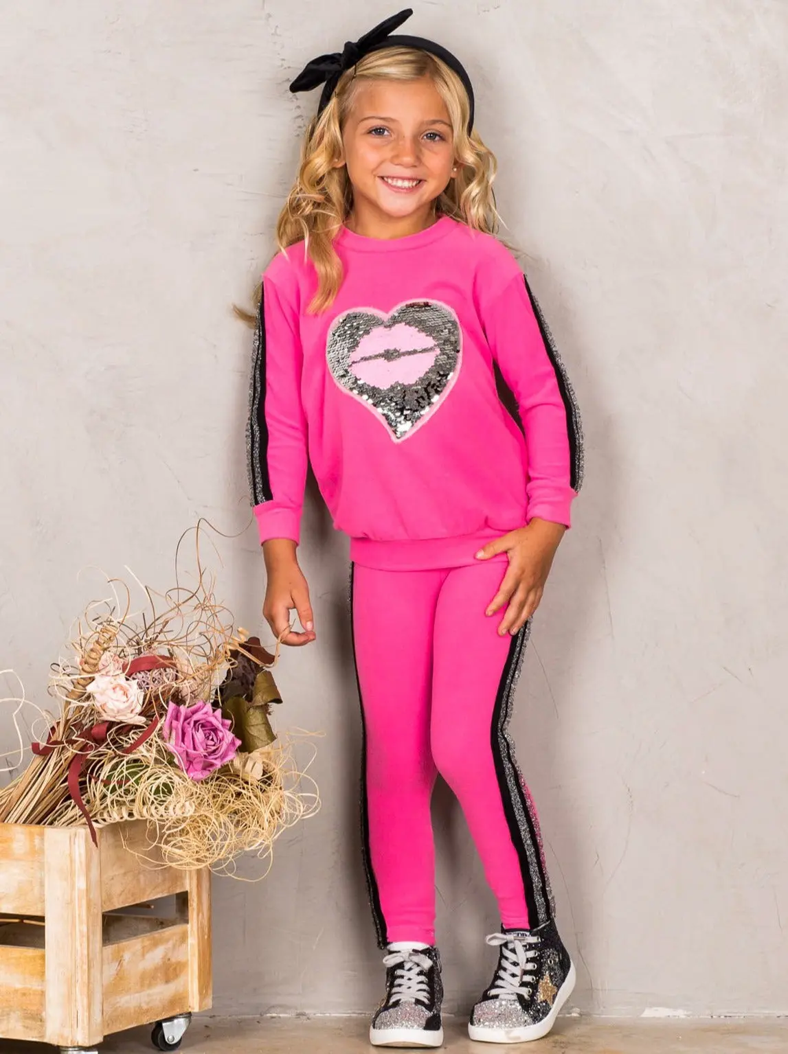 Girls Sequin Heart Lips Applique Sweatshirt and Jogger Set - Image 3