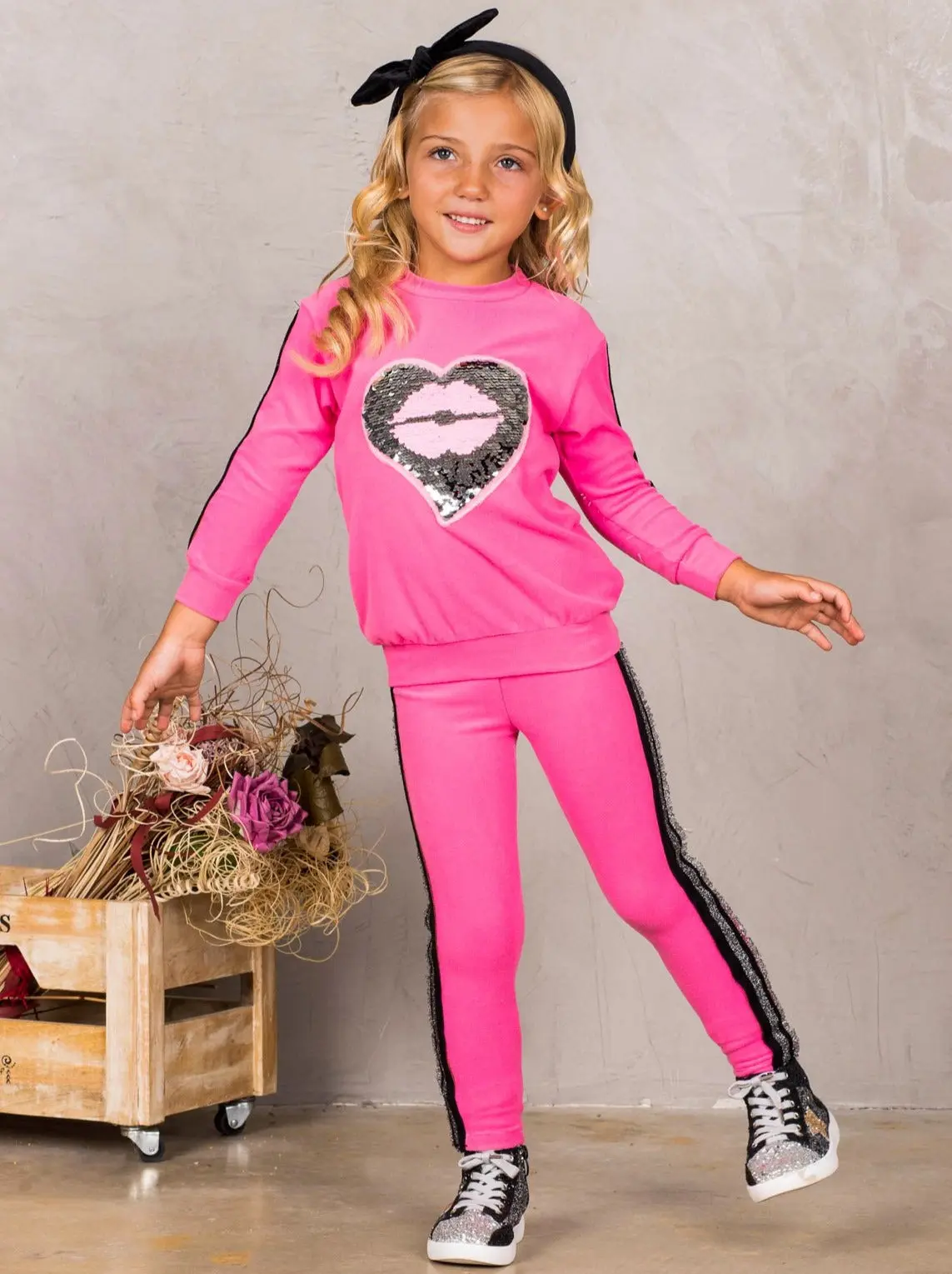 Girls Sequin Heart Lips Applique Sweatshirt and Jogger Set - Image 4