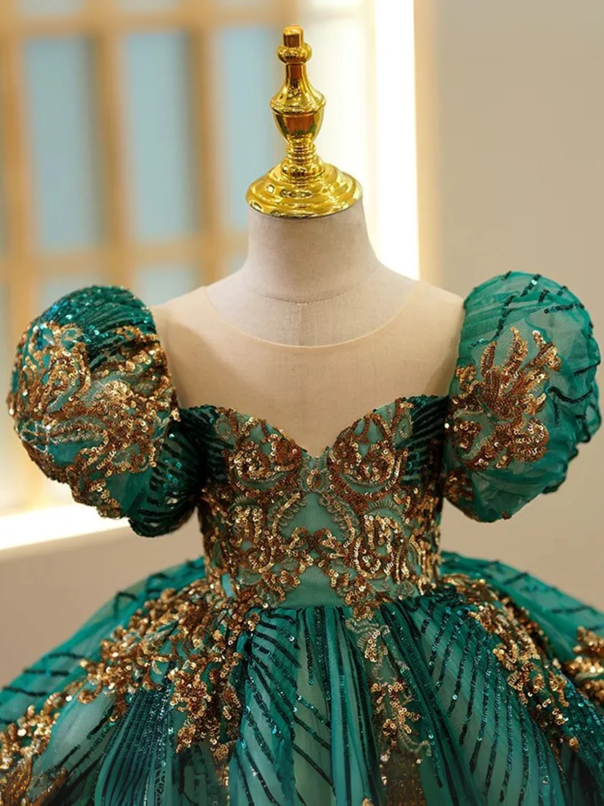 Enchanting Sequin Puff Sleeve Special Occasion Dress - Image 4