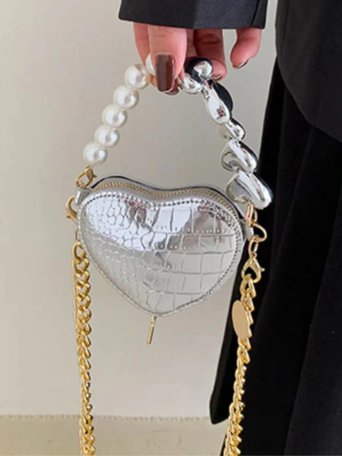 Love At First Sight Metallic Heart-Shaped Crossbody Bag - Image 5