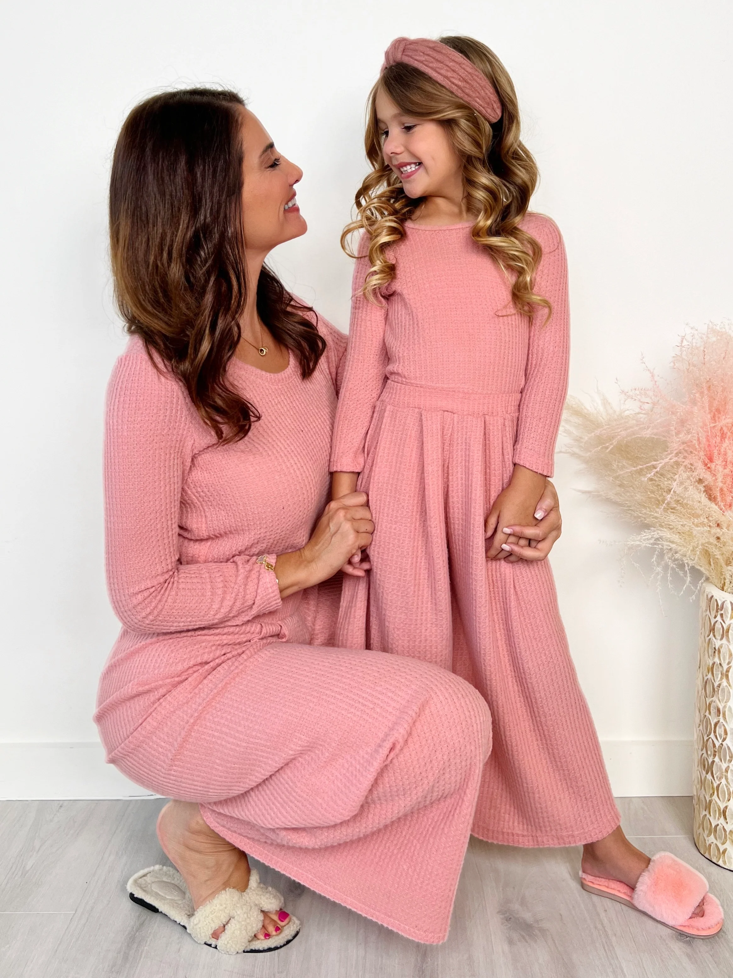 Mommy and Me Chic Pink Waffle Knit Pant Set - Image 4