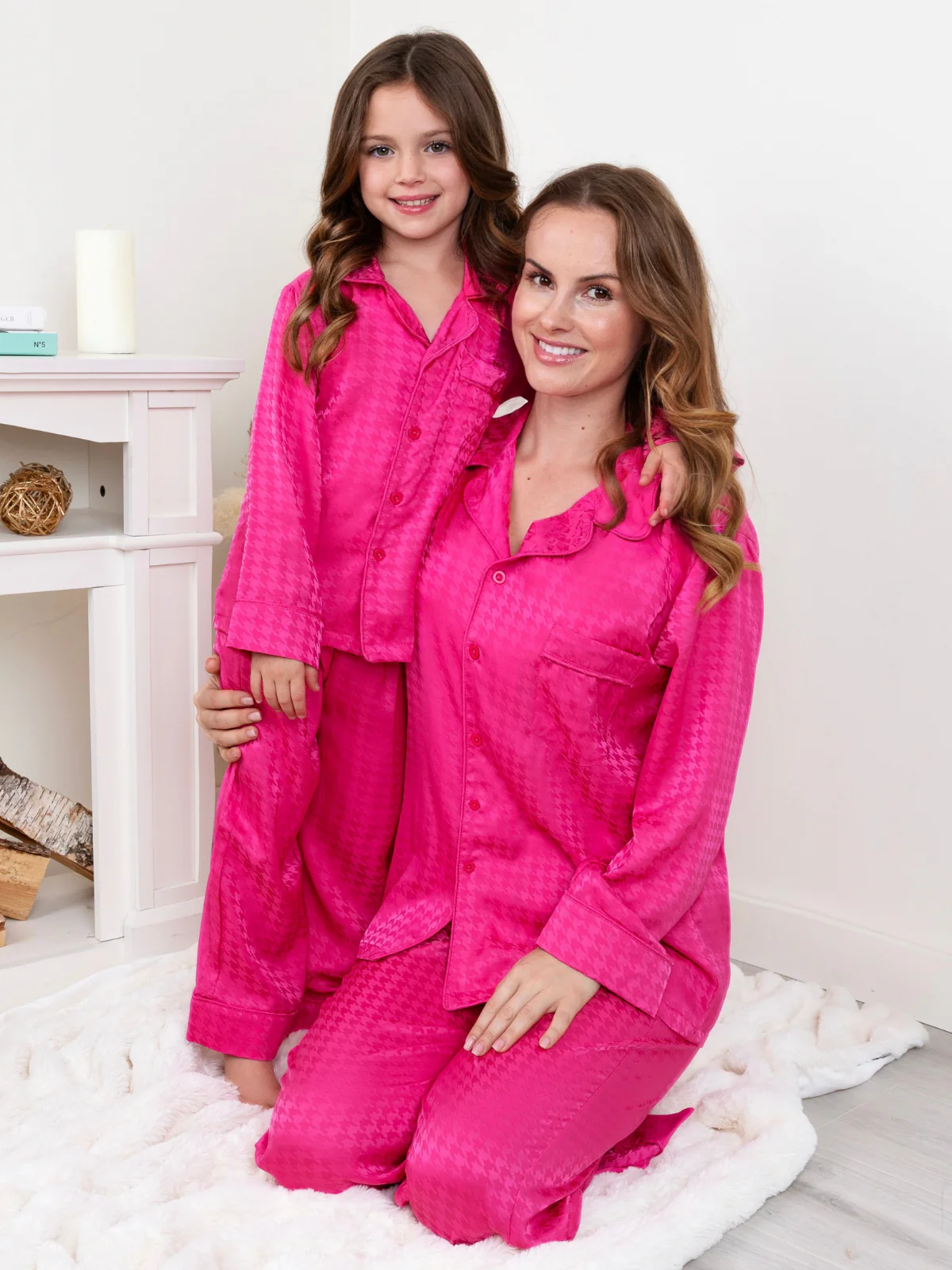 Mommy and Me Houndstooth Pink Silky Pajama Set - Image 4