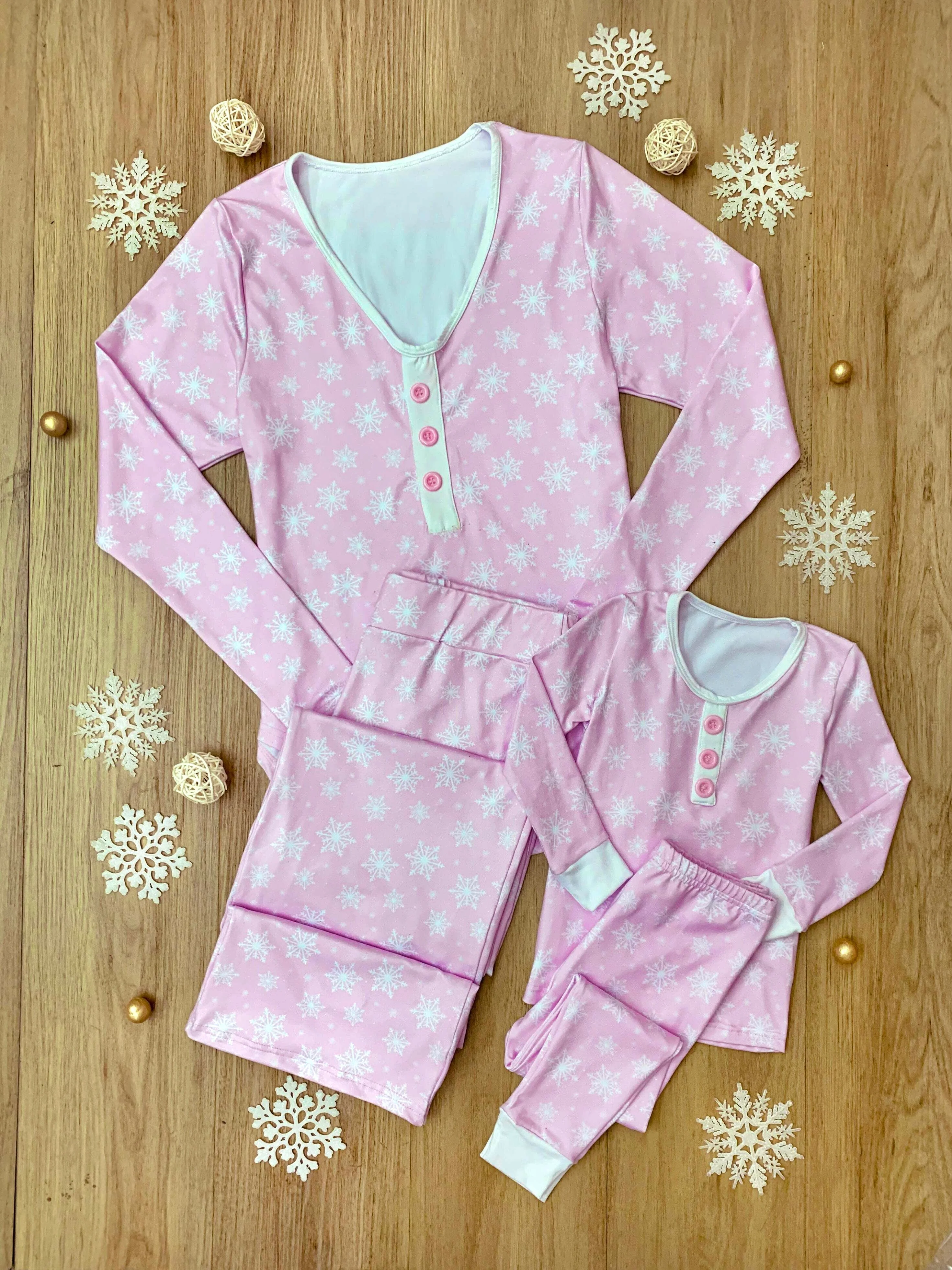 Mommy and Me Snowflake Print Christmas Pajamas - Image 3