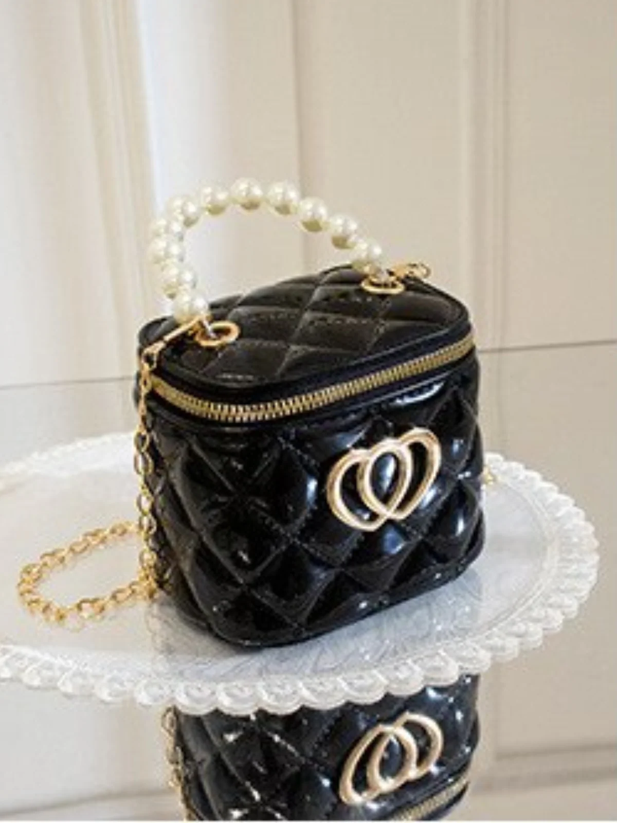 Heart Patent Bucket Handbag - Image 3