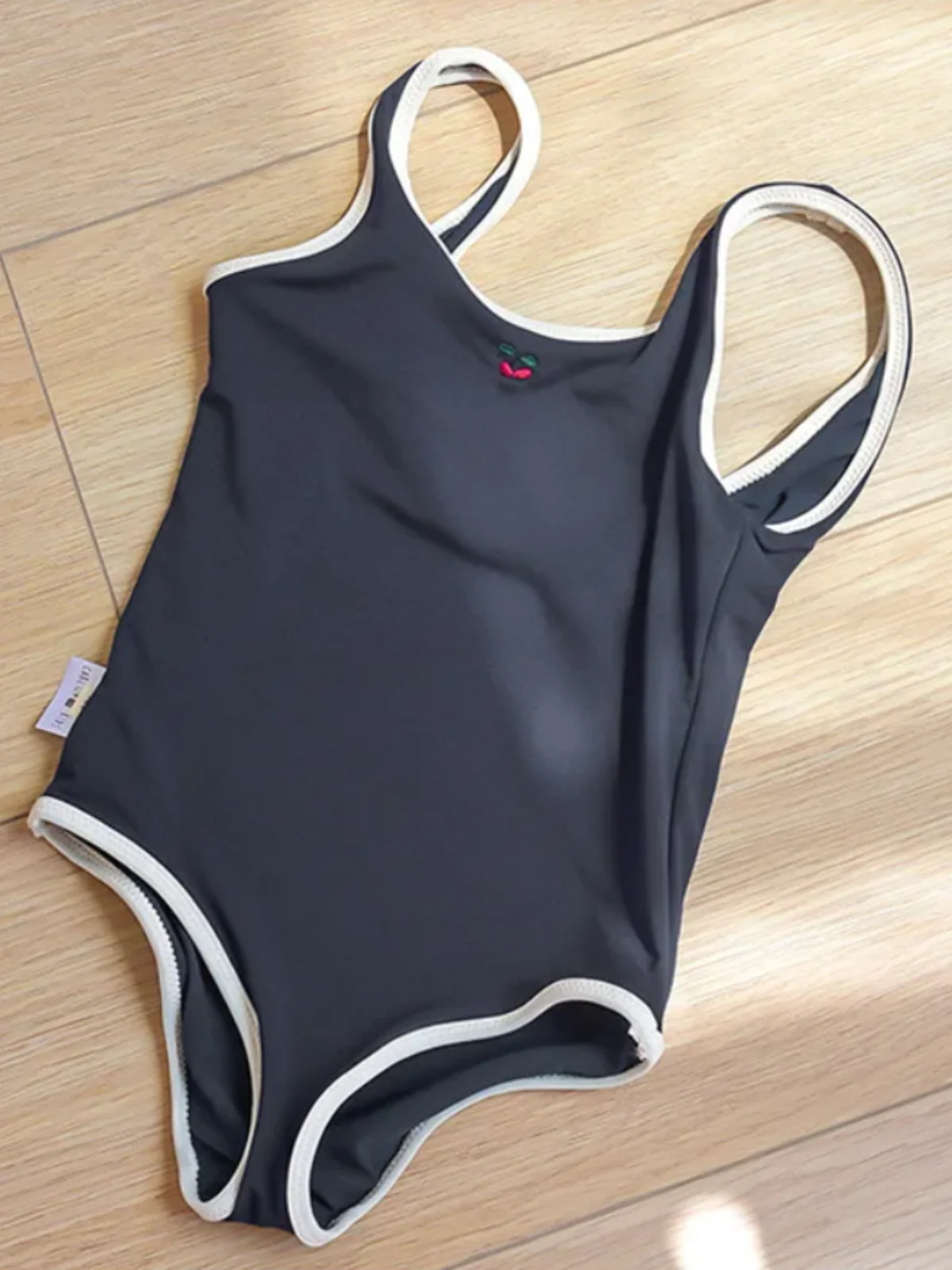 Poolside Perfection Contrast Trim One Piece Swimsuit - Image 3