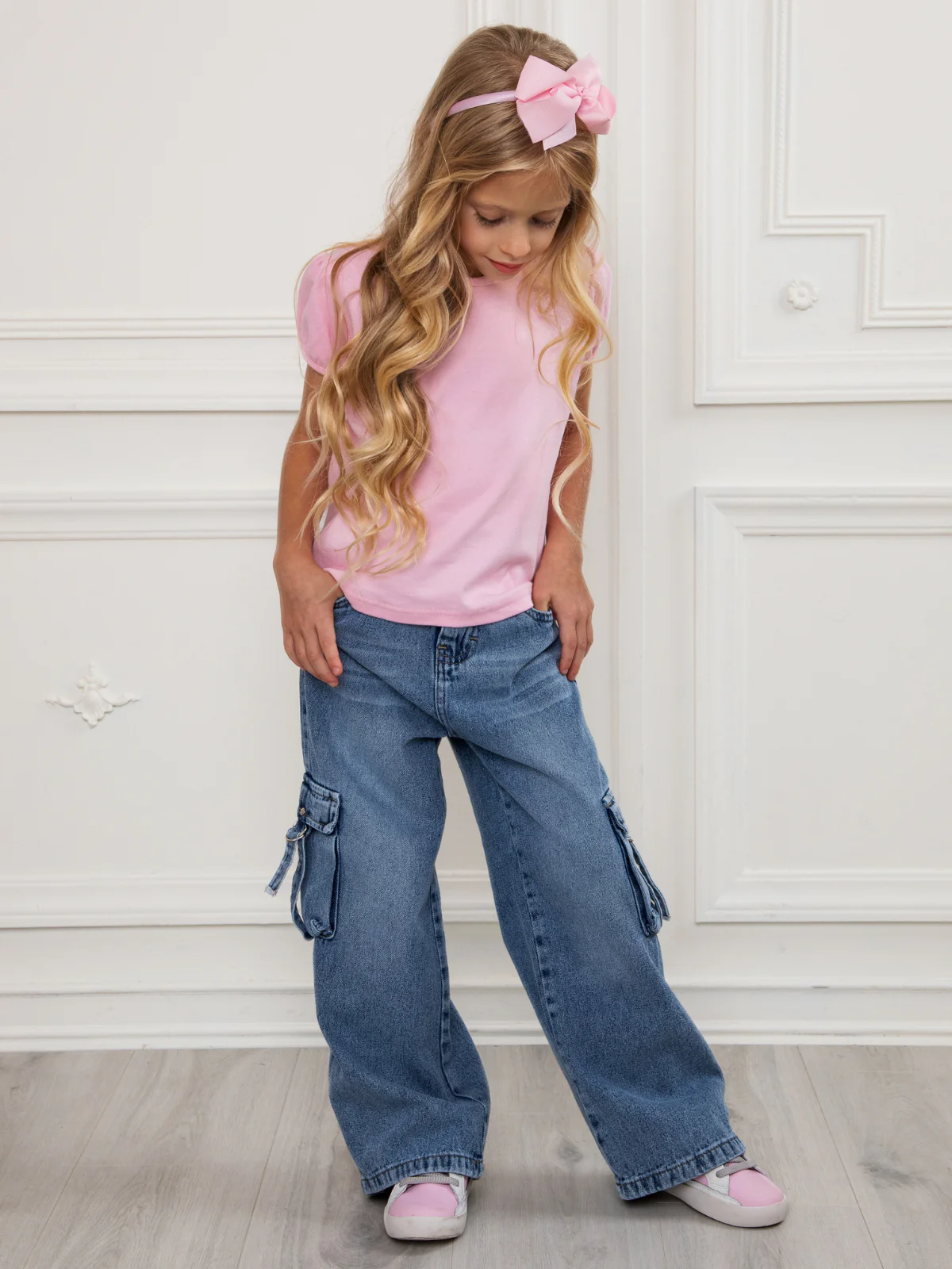 Everyday Luxe Wide Leg Cargo Jeans in Medium Wash Peruvian Denim - Image 3