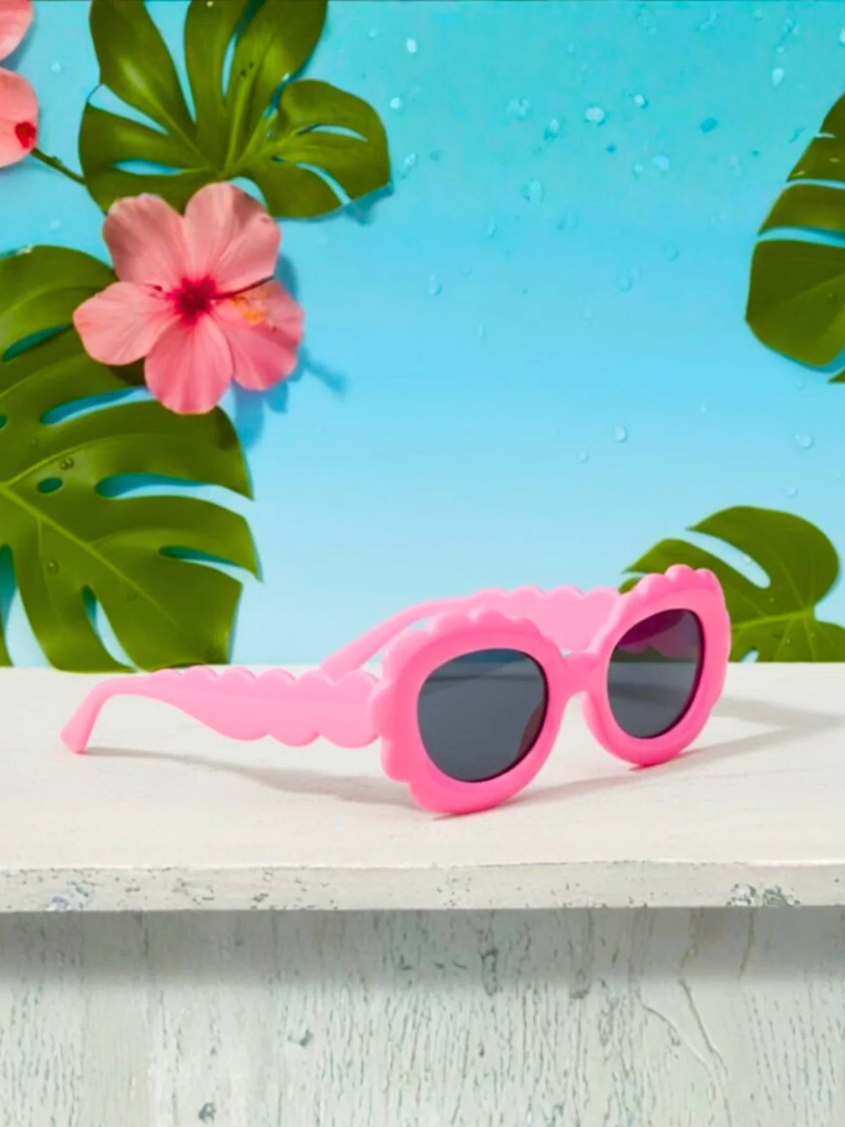 Sunny Petals Retro Sunglasses - Image 2